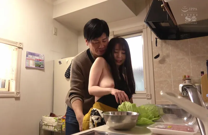 Nghi ngờ người vợ lén lút, chồng yêu lén lắp camera và chứng kiến tất cả