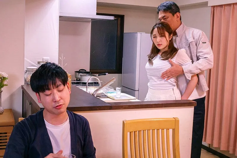 Chồng hiền không đáp ứng đủ chuyện chăn gối, vợ yêu chết mê trước gã nhà đối diện dân chơi